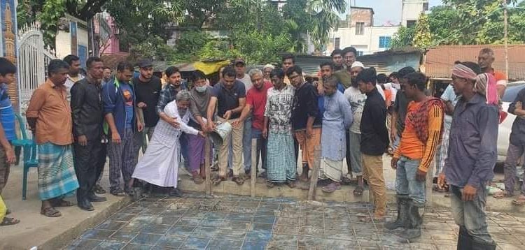 পাইকপাড়ায় আরসিসি ঢালাই কাজের উদ্বোধন করলেন কাউন্সিলর বাবু