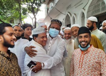 ১৪ নং ওয়ার্ডে সফিউদ্দিন প্রধানকে লিফলেট দিয়ে গন সংযোগ শুরু করলেন কাউন্সিলর প্রার্থী মনির