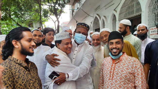 ১৪ নং ওয়ার্ডে সফিউদ্দিন প্রধানকে লিফলেট দিয়ে গন সংযোগ শুরু করলেন কাউন্সিলর প্রার্থী মনির