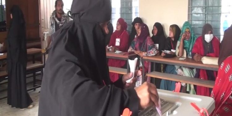 নারায়ণগঞ্জে ১২ ইউনিয়নে ভোট গ্রহন চলছে