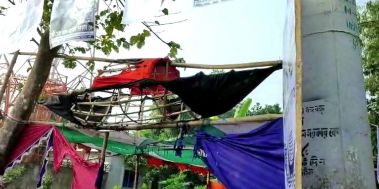 সোনারগায়ে নৌকার নির্বাচনী ক্যাস্পে অগ্নিসংযোগ