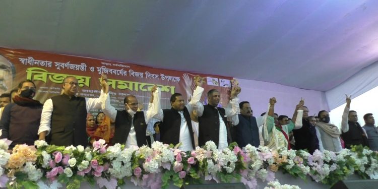 আইভীর বিরুদ্ধে বিএনপির স্বতন্ত্র প্রার্থী বোরকা পরে নির্বাচনে এসেছে-কেন্দ্রীয় আওয়ামীলীগের নেতৃবৃন্দ