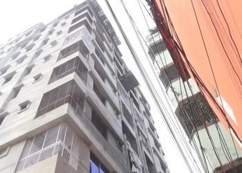 চাষাঢ়ায় বহুতল ভবন থেকে শাবল পড়ে নারী নিহত