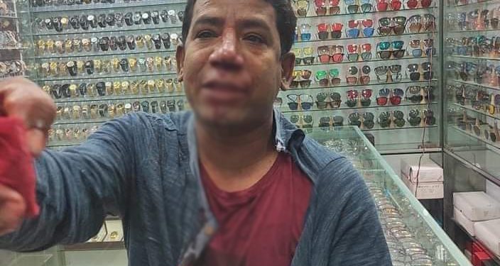 চাষাঢ়ায় হামলার শিকার সাংবাদিক তাহের