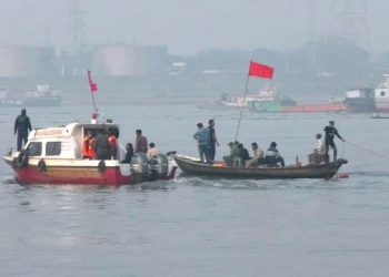 ফতুল্লায় লঞ্চের ধাক্কায় ট্রলার ডুবির ঘটনায় লঞ্চসহ ৪ জন আটক