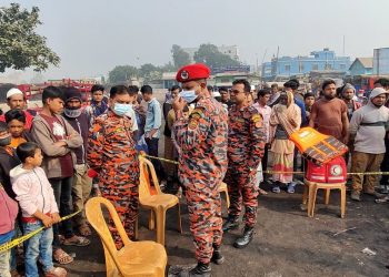 ফতুল্লায় ট্রলার ডুবি- আজও খোঁজ মে‌লে‌নি ট্রলার ও নিখোঁজ যাত্রীদের