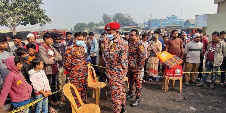 ফতুল্লায় ট্রলার ডুবি- আজও খোঁজ মেলেনি ট্রলার ও নিখোঁজ যাত্রীদের