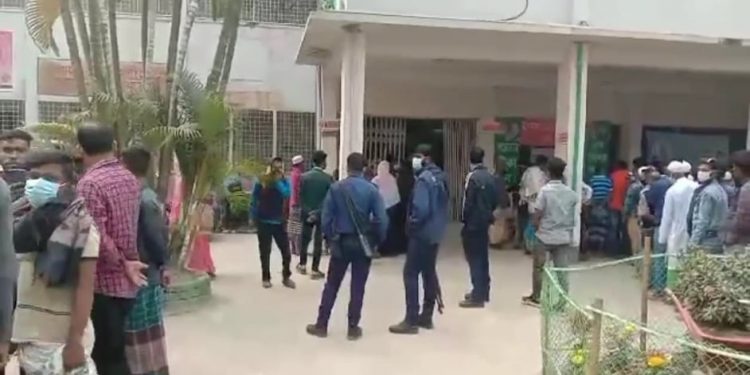 আড়াইহাজারে ডাকাত সন্দেহে ৩ জনকে পিটিয়ে হত্যা