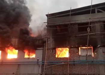 মদনপুরে জাহিন কারখানার আগুন ৫ ঘন্টার চেষ্টায় নিয়ন্ত্রনে