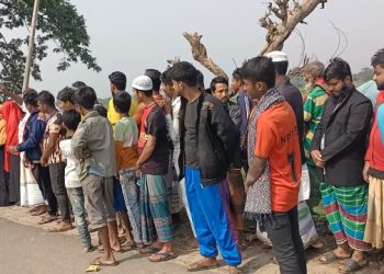 আড়াইহাজারে ডাকাত পরিবারের মামলা প্রত্যাহারের দাবীতে বিক্ষোভ