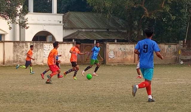 রূপগঞ্জে স্কুল বালক‌দের ফুটবল প্রতিযোগিতা অনু‌ষ্ঠিত