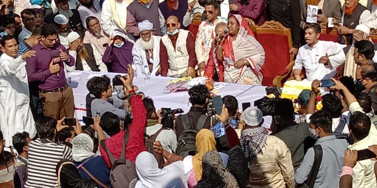 নৌকায় কিন্তু হাতি মানুষ ঘোড়া সব উঠেছিল-আইভী