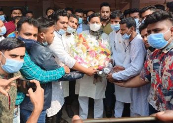 মন্ত্রী গাজীর সঙ্গে ভোলাব ছাত্রলীগের শুভেচ্ছা বিনিময়