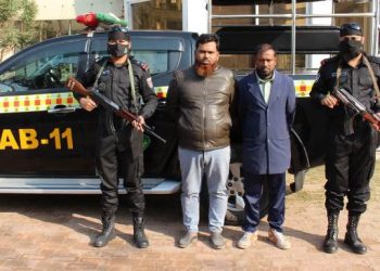 বন্দরে ২০০ বোতল ফেন্সিডিল সহ গ্রেফতার ২