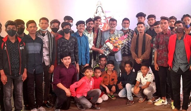 স্বরস্বতী পূজার মন্ডপ পরিদর্শন করেন কাউন্সিলর খোরশেদ