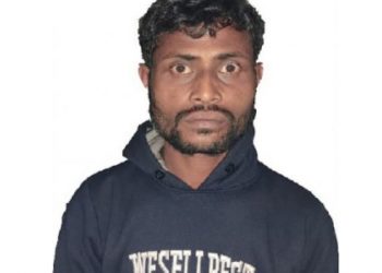 সকালে ঘুম না উঠায় হেলপারকে হত্যা করলো চালক