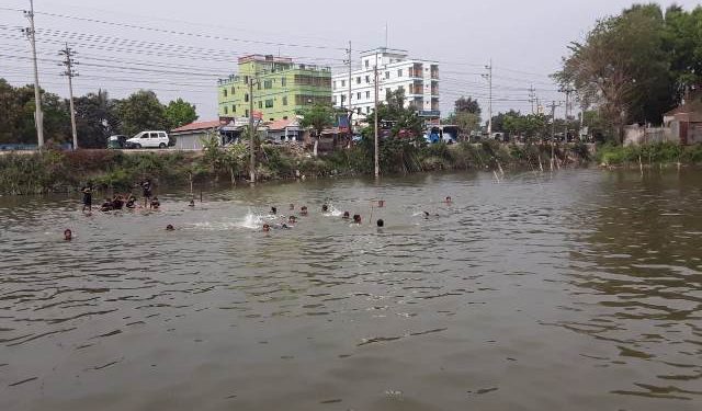 আড়াইহাজার উপেজলায় বালক‌দের আবাসিক সাঁতার প্রশিক্ষণ উদ্বোধন