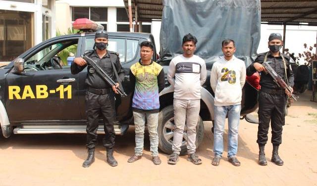 আড়াইহাজারে ৪৭ কেজি গাঁজা সহ গ্রেফতার ৪