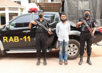 বন্দরে বাসের যাত্রী সেজে গাঁজা পাচারের সময় গ্রেফতার ১