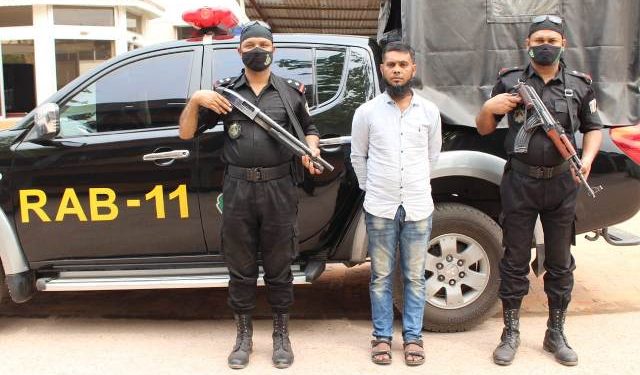 বন্দরে বাসের যাত্রী সেজে গাঁজা পাচারের সময় গ্রেফতার ১