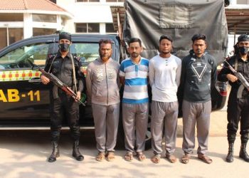 সোনারগায়ে বিপুল পরিমান ফেন্সিডিল সহ গ্রেফতার ৪