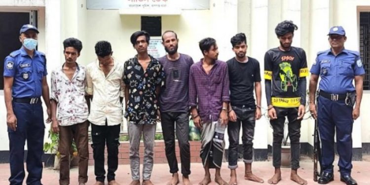 রুপগঞ্জে ৬ ডাকাত গ্রেফতার