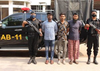 নারায়ণগঞ্জে বিপুল পরিমান ফেনসিডিল ও গাঁজাসহ গ্রেফতার ৯