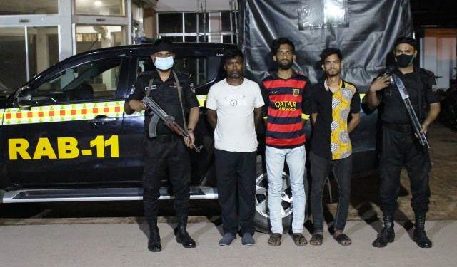 রুপগঞ্জে ৩ চাঁদাবাজ গ্রেফতার