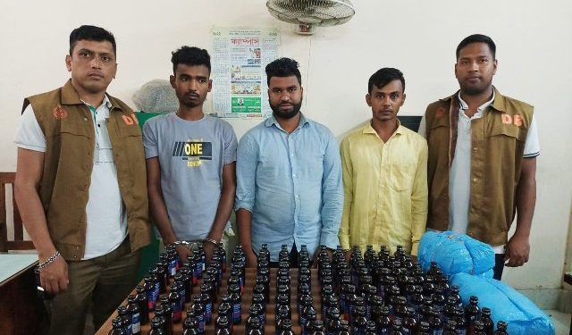 বন্দরে ১৪০ ফেন্সিডিল ও ৩ কেজি গাঁজাসহ আটক ৩