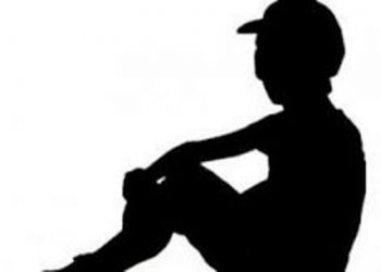 ফতুল্লায় চার বখাটে কিশোরের চুল কেটে দিলো পুলিশ