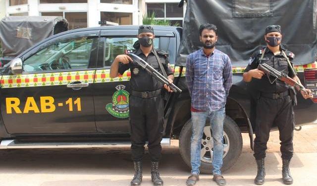 সোনারগায়ে ৪০০ বোতল ফেন্সিডিল সহ গ্রেফতার ১