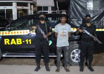 সোনারগায়ে ৫৭৯ বোতল ফেন্সিডিল সহ গ্রেফতার ১