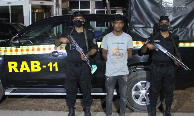 সোনারগায়ে ৫৭৯ বোতল ফেন্সিডিল সহ গ্রেফতার ১