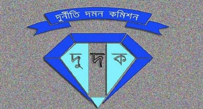 জেলা শিক্ষা অফিসে দুদকের অভিযান