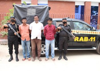সিদ্ধিরগঞ্জে গাঁজা সহ গ্রেফতার ৩