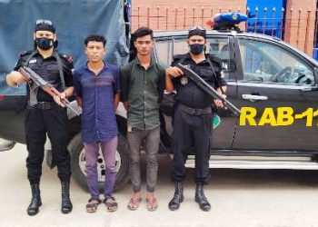 সোনারগাঁয়ে ২৪৮ বোতল ফেন্সিডিল সহ গ্রেফতার ২