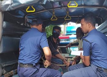 নারায়ণগঞ্জে দুই কনটেইনার বিদেশী মদ উদ্ধারের মামলায় ৩ আসামী রিমান্ডে