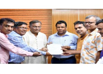 তথ্যমন্ত্রীর কাছে গণমাধ্যমকর্মী আইনের খসড়া সংশোধনের লিখিত প্রস্তাব হস্তান্তর