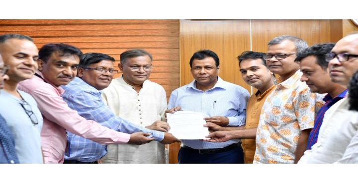 তথ্যমন্ত্রীর কাছে গণমাধ্যমকর্মী আইনের খসড়া সংশোধনের লিখিত প্রস্তাব হস্তান্তর