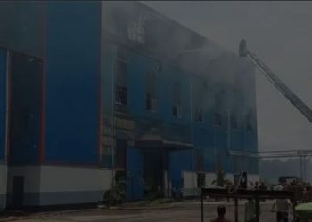 প্রায় সাড়ে ৩ ঘন্টা পর সোনারগায়ের মেঘনা গ্রুপের কারখানার আগুন নিয়ন্ত্রণে