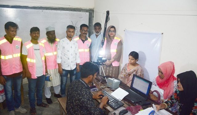 ১৩নং ওয়ার্ডে নতুন ভোটার ছবি তোলার কার্যক্রমের উদ্বোধন