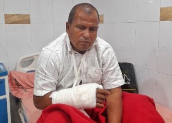 বক্তাবলী‌তে একজন‌কে কু‌পি‌য়ে জখম