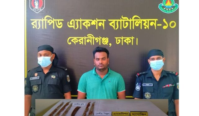 বন্দরে অস্ত্র সহ ইউপি সদস্য সোহেল গ্রেফতার