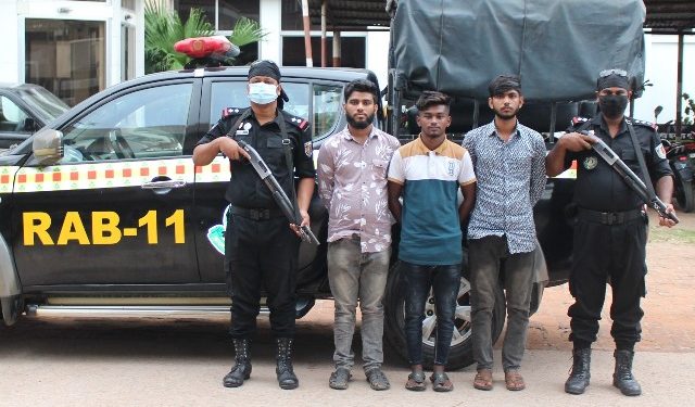 বন্দরে জ্বালানী তেল চোরাই চক্রের ৩ সদস্য গ্রেফতার