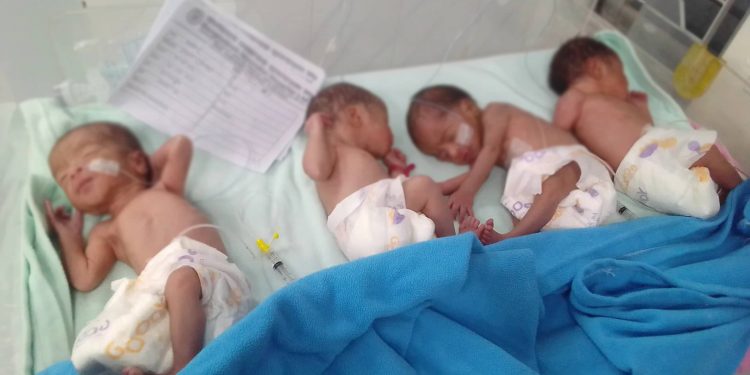 একসঙ্গে জন্ম নেওয়া ৪ সন্তান এনআইসিইউতে, দুশ্চিন্তাগ্রস্থ দরিদ্র বাবা