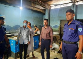 ফতুল্লায় ভোক্তা অধিকারের অভিযানে খাদ্য উৎপাদনকারী প্রতিষ্ঠানকে জরিমানা