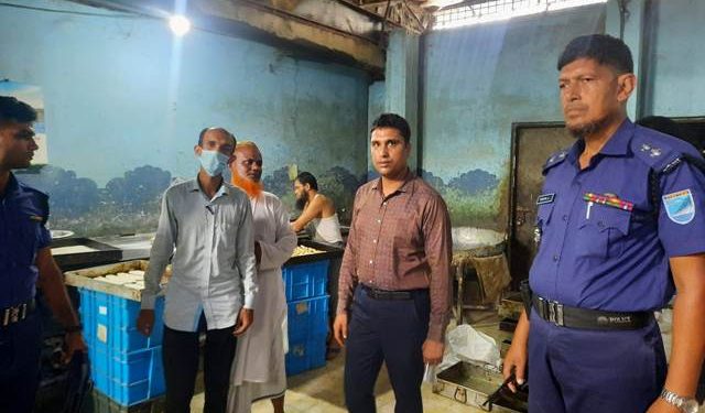 ফতুল্লায় ভোক্তা অধিকারের অভিযানে খাদ্য উৎপাদনকারী প্রতিষ্ঠানকে জরিমানা