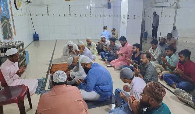 চাষাঢ়া বালুর মাঠে অয়ন ওসমান’র সু্স্থ্যতায় দোয়া