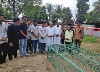 সেই নিহত যুবদল কর্মী শাওনের কবরের পাশে মির্জা ফখরুল