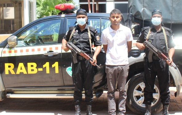 র‌্যাবের হাতে প্রতারক গ্রেফতার